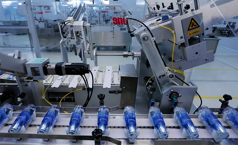 物流受阻原料瓶頸凸顯，化妝品與服裝企業迎來多重挑戰